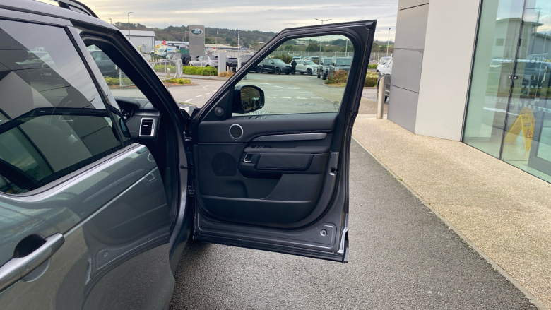 Land Rover Discovery 3.0 D350 Dynamic SE 5dr Auto Diesel Station Wagon